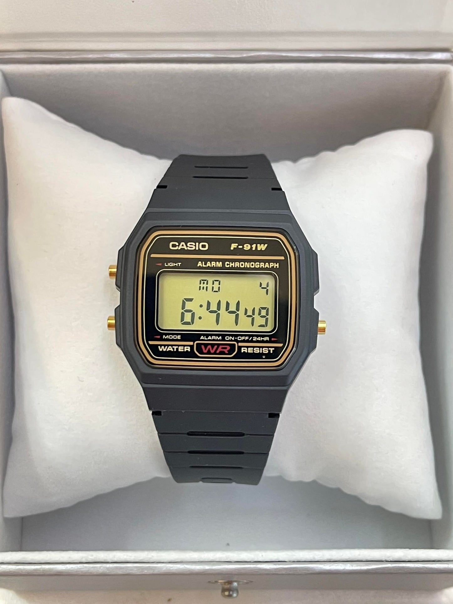 Casio Digital Women's Watch F-91WG-9 Digital Resin Band Resin Glass Battery Life: 7 Years