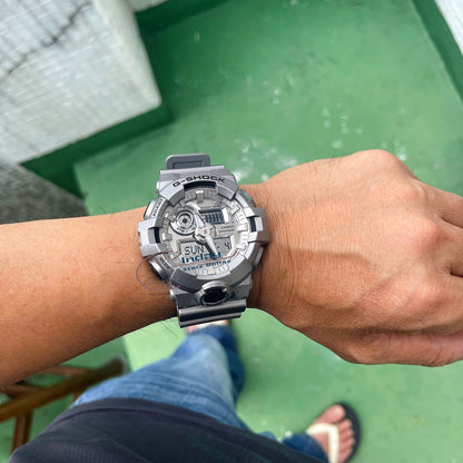 Casio G-Shock Men's Watch GA-700FF-8A Analog-Digital GA-700 Series Retro-Futuristic in Metallic Silver Vintage Visions