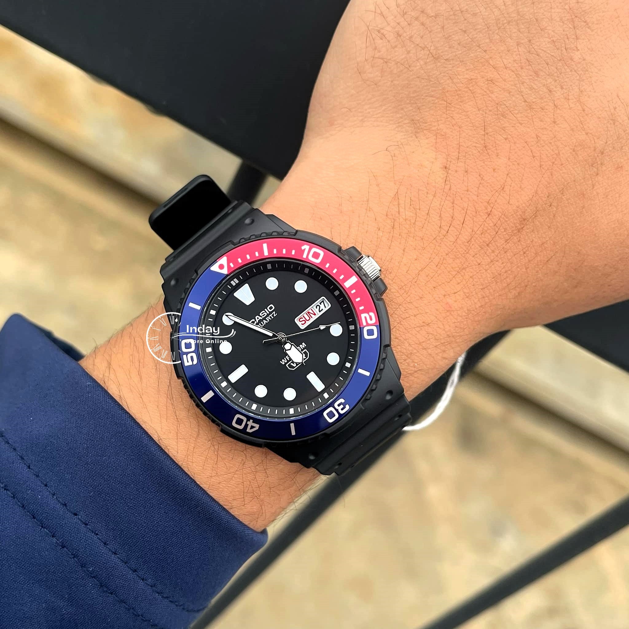 Orologio Casio da uomo blu e rosso MRW-230H-1E2V Orologio Casio da uomo blu e rosso MRW-230H-1E2V