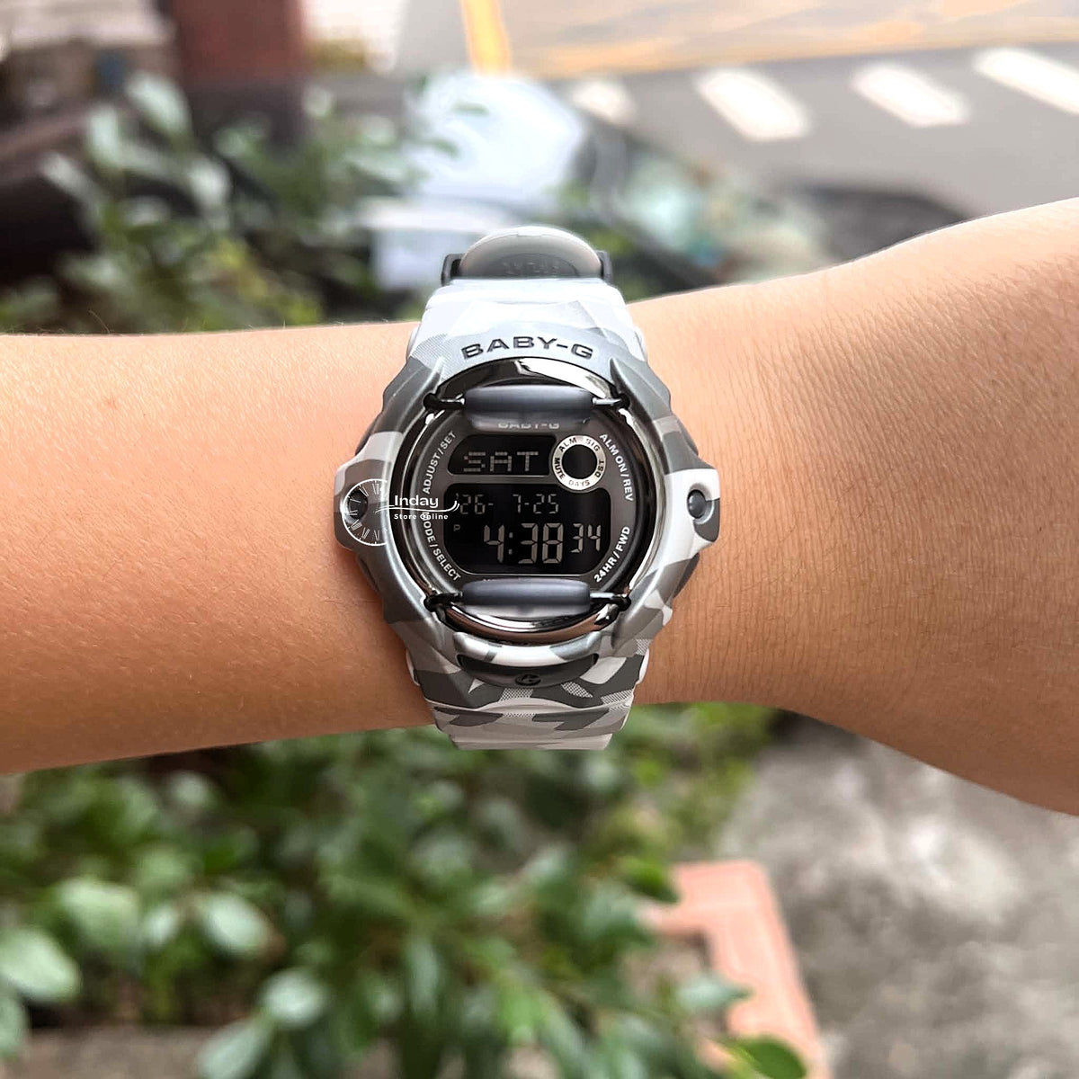Casio Baby-G Digital Watch BG-169CMB-8 Mineral Glass Resin Band Shock Resistant Gray Camouflage Color Battery Life: 3 Years