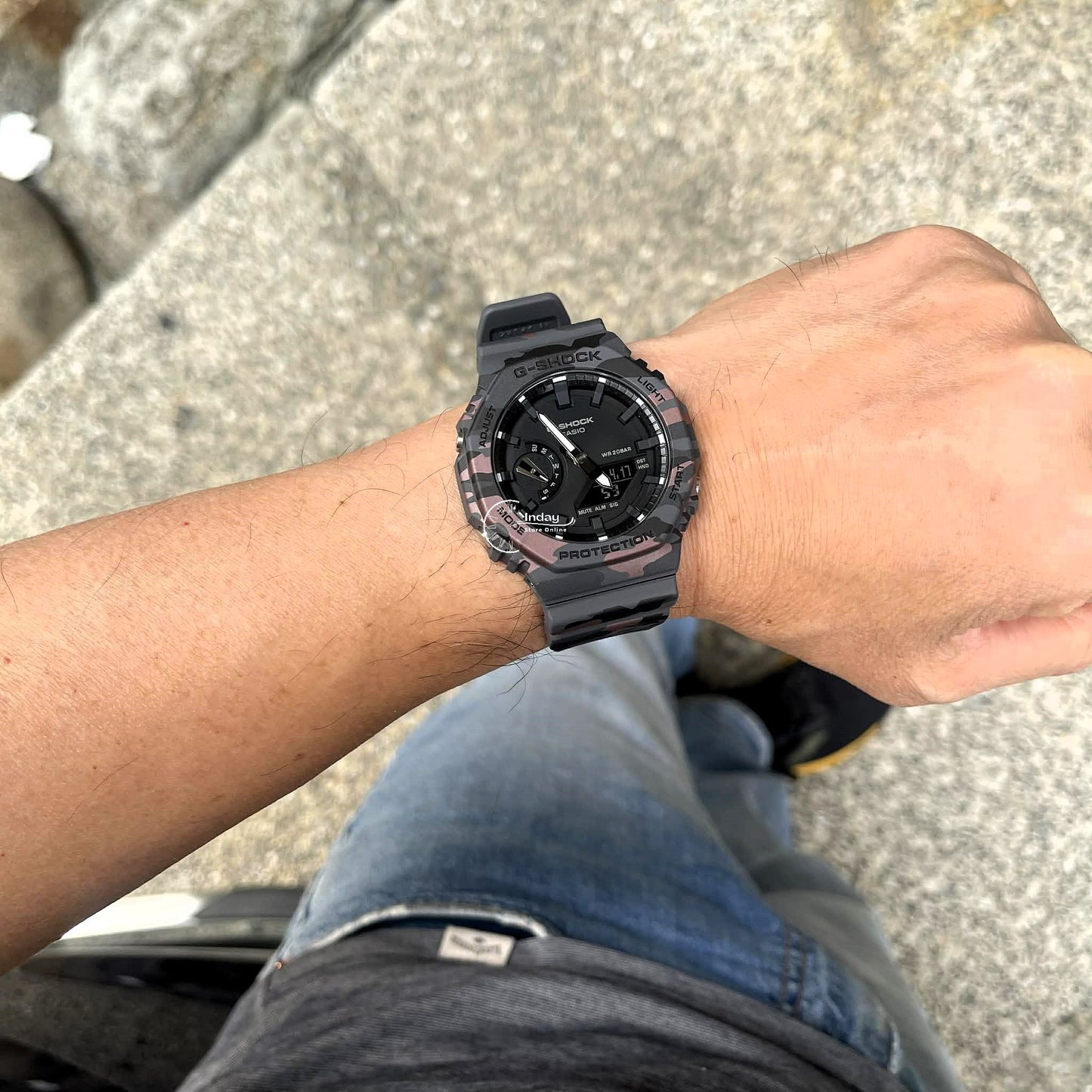Casio G-Shock Men's Watch GA-2100CM-8A Mineral Glass Shock Resistant
Carbon Core Guard Structure Battery Life: 3 Years
