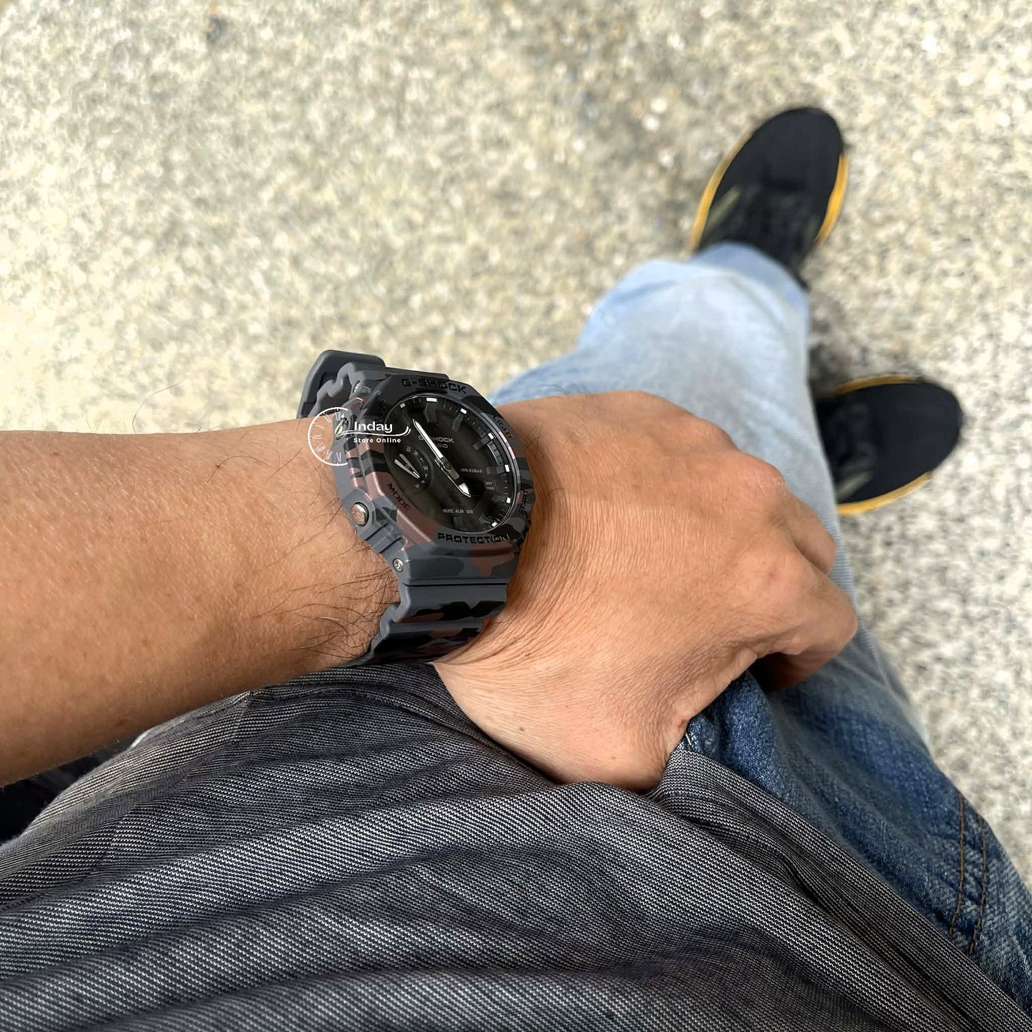 Casio G-Shock Men's Watch GA-2100CM-8A Mineral Glass Shock Resistant
Carbon Core Guard Structure Battery Life: 3 Years