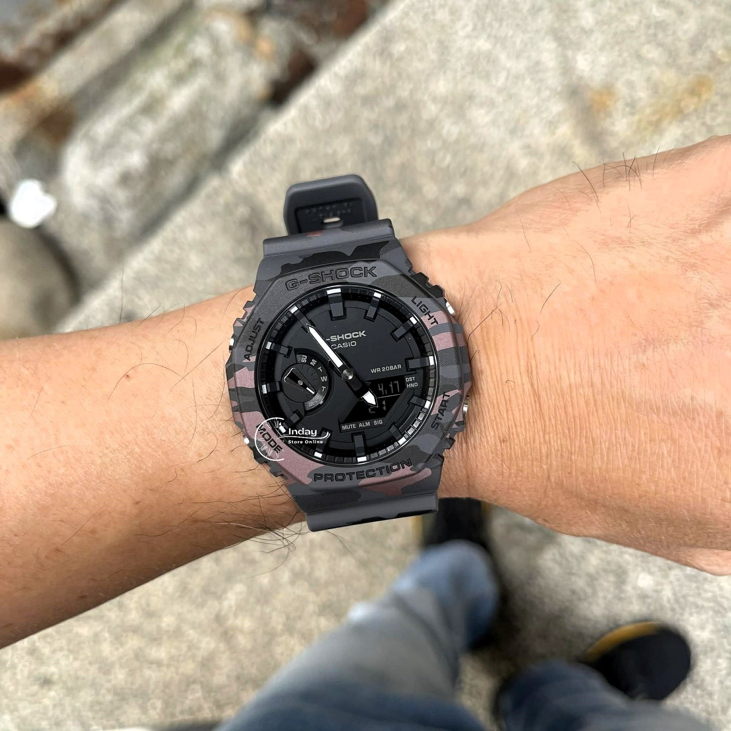Casio G-Shock Men's Watch GA-2100CM-8A Mineral Glass Shock Resistant
Carbon Core Guard Structure Battery Life: 3 Years