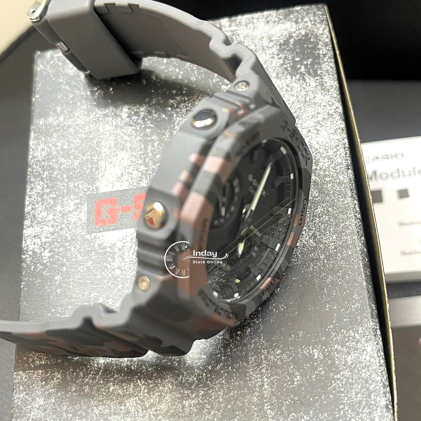 Casio G-Shock Men's Watch GA-2100CM-8A Mineral Glass Shock Resistant
Carbon Core Guard Structure Battery Life: 3 Years