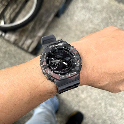 Casio G-Shock Men's Watch GA-2100CMD-8A Mineral Glass Shock Resistant
Carbon Core Guard Structure Battery Life: 3 Years