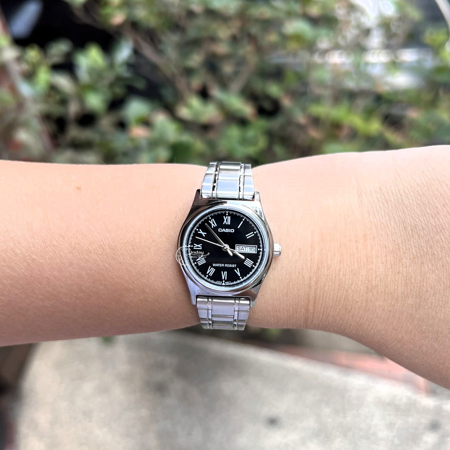 Casio Standard Women's Watch LTP-V006D-1B Mineral Glass Stainless Steel Band Battery Life: 3 Years