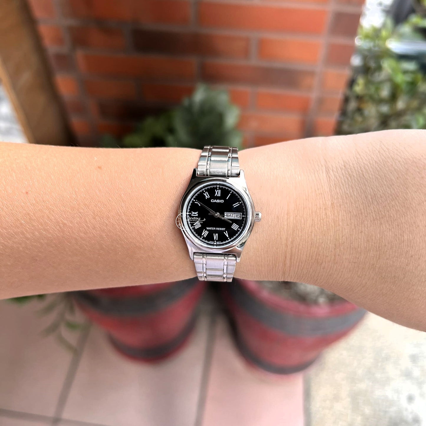 Casio Standard Women's Watch LTP-V006D-1B Mineral Glass Stainless Steel Band Battery Life: 3 Years
