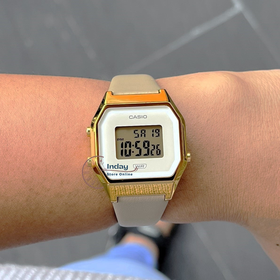 Digital watch with online leather band