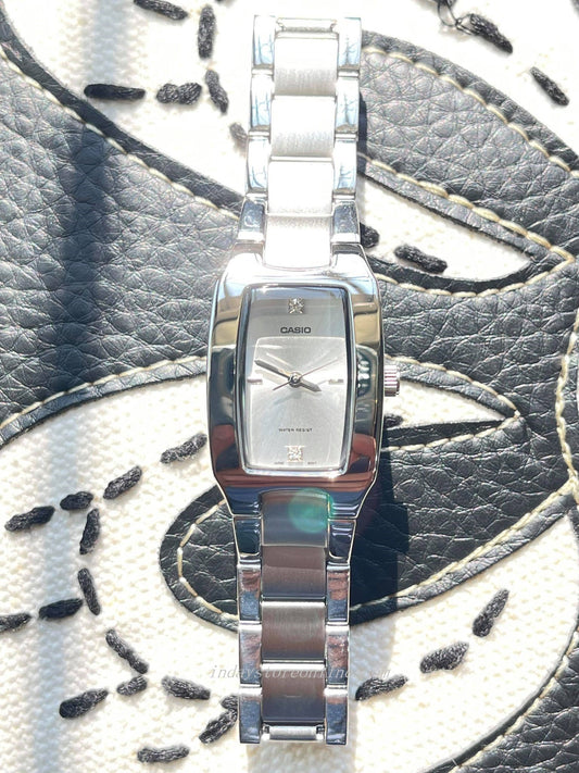 Casio Fashion Women's Watch LTP-1165A-7C2 Silver Square Type Stainless Steel Band Mineral Glass