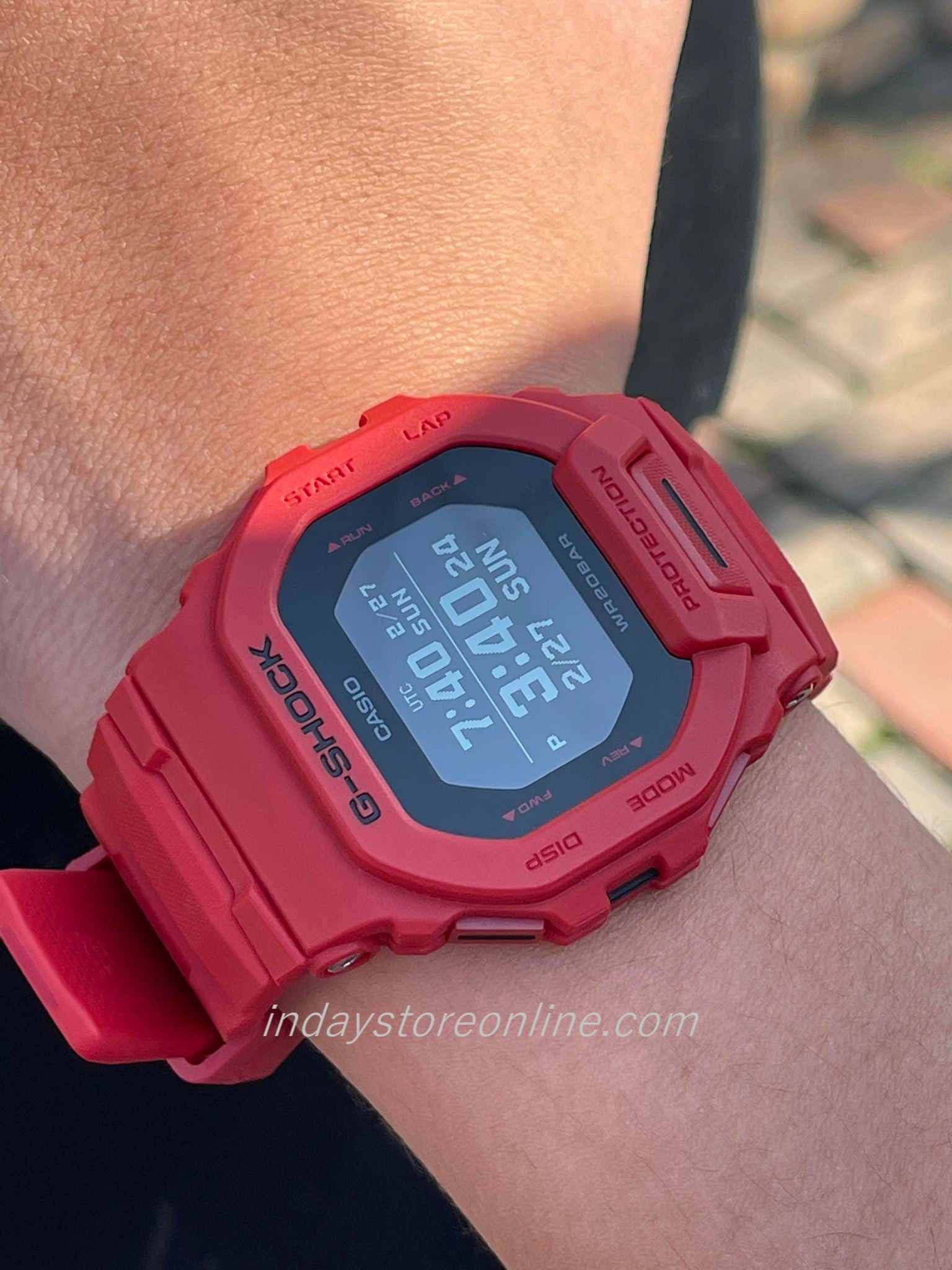 Casio G-Shock Men's Watch GBD-200RD-4 Digital G-Squad Red Out Sports  Edition Great for Runner Mobile link (Automatic connection, wireless  linking